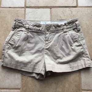 AEO American Eagle tan khaki pleated rolled shorts 2